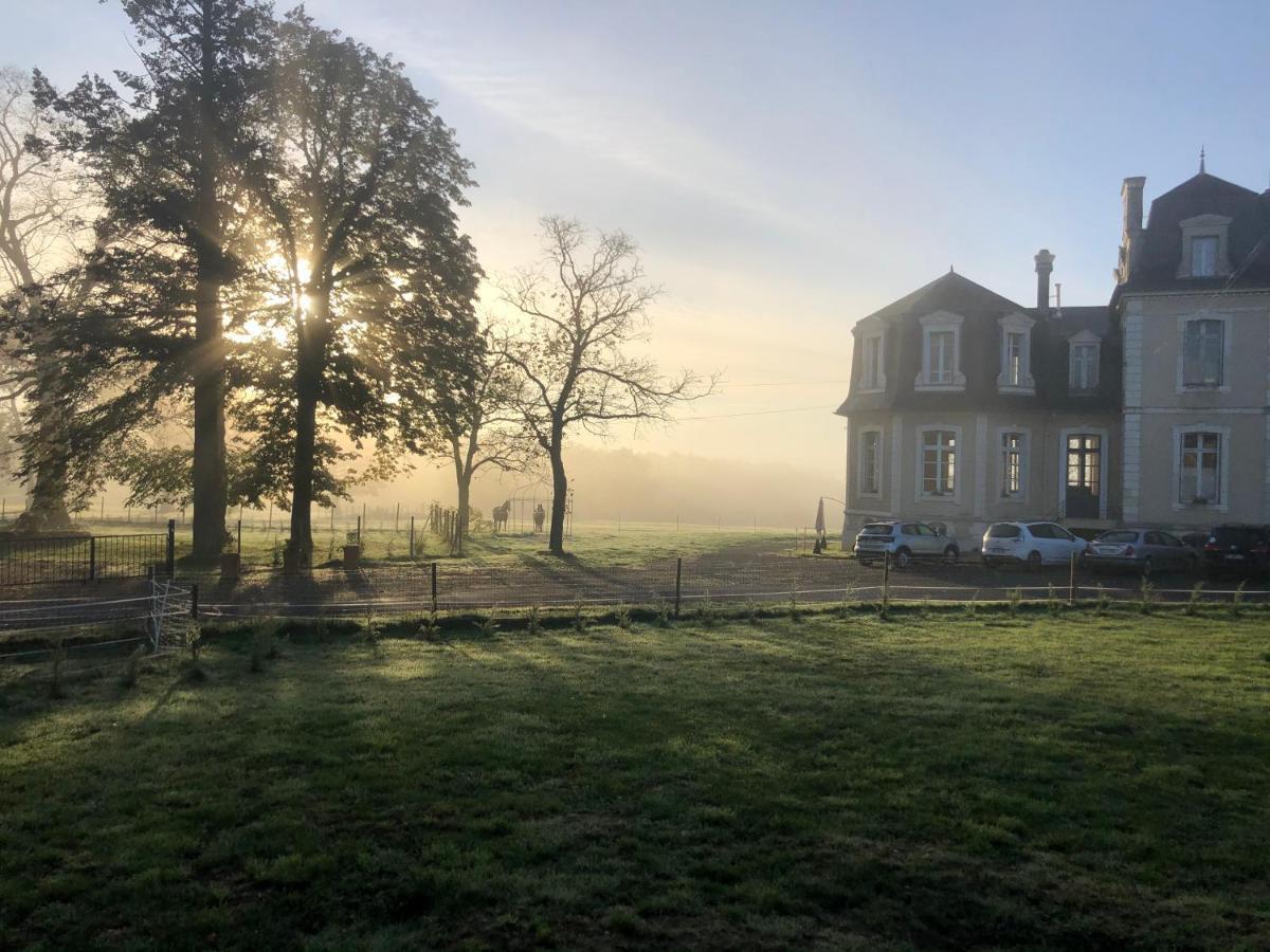 Hotel chambre romantique dans le château de la Bouchatte à Chazemais Extérieur photo